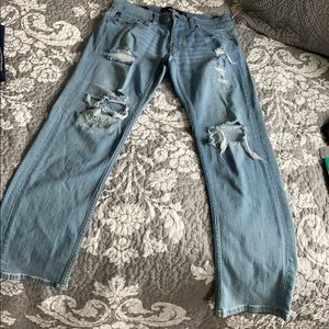 Men’s light wash Hollister distressed jeans